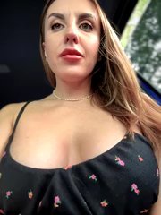 MilfNextDoor20 live cam screenshot female on SLUT.SHOW — Free Live Cams & XXX Chat — screenshot #1